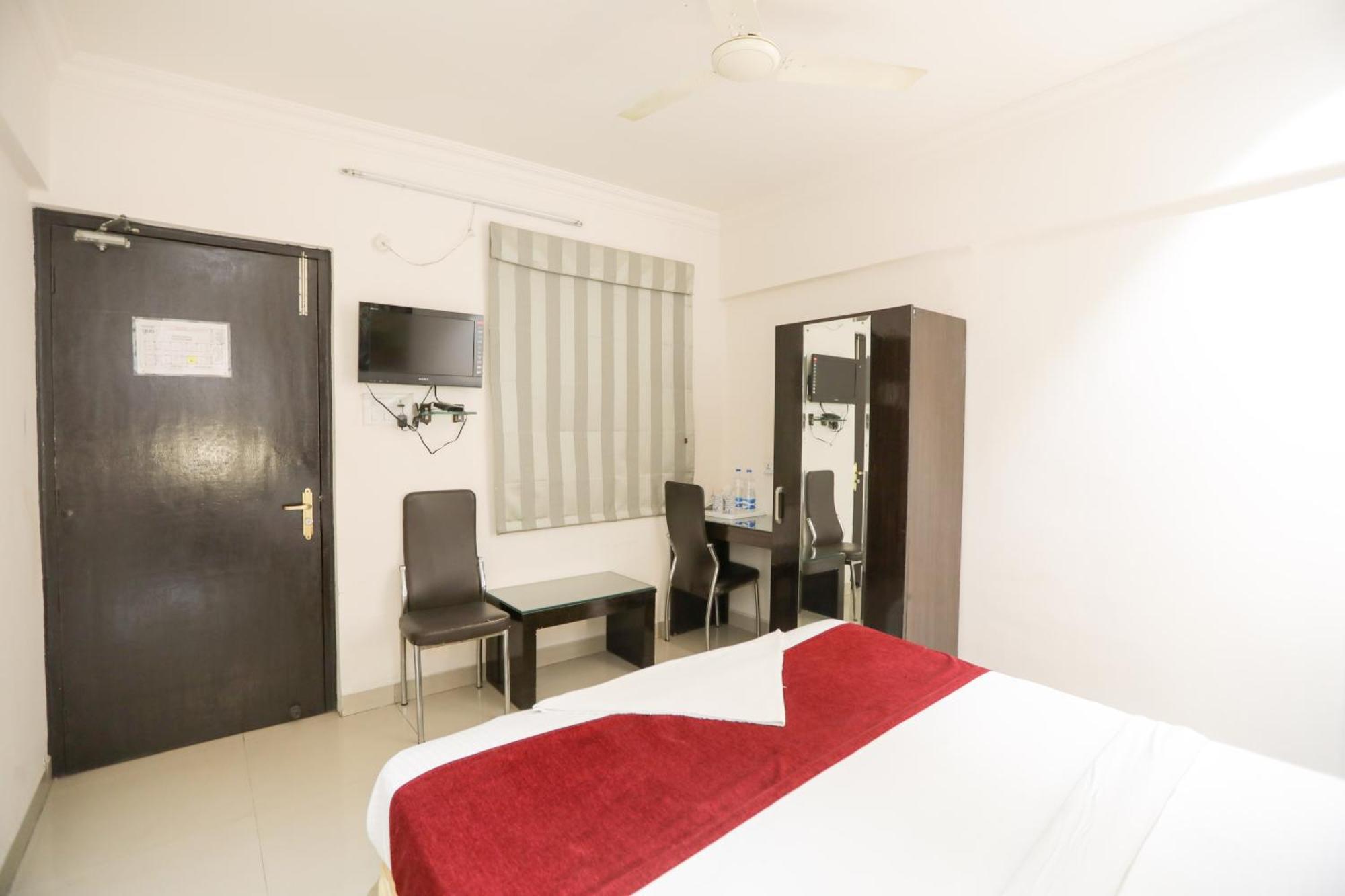 Anr Hotels Лакнау Екстериор снимка