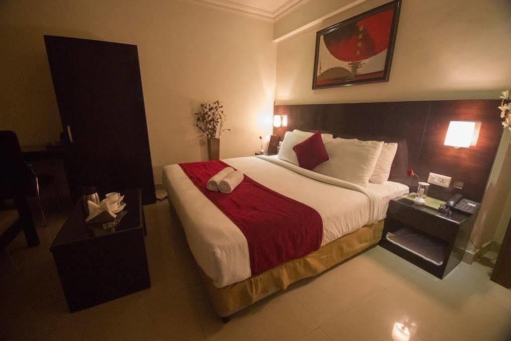 Anr Hotels Лакнау Екстериор снимка