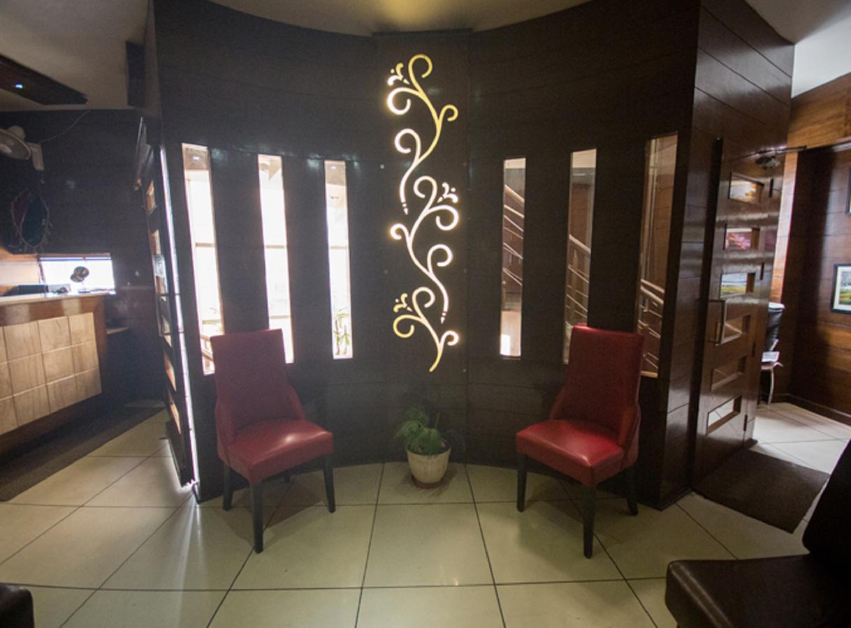 Anr Hotels Лакнау Екстериор снимка