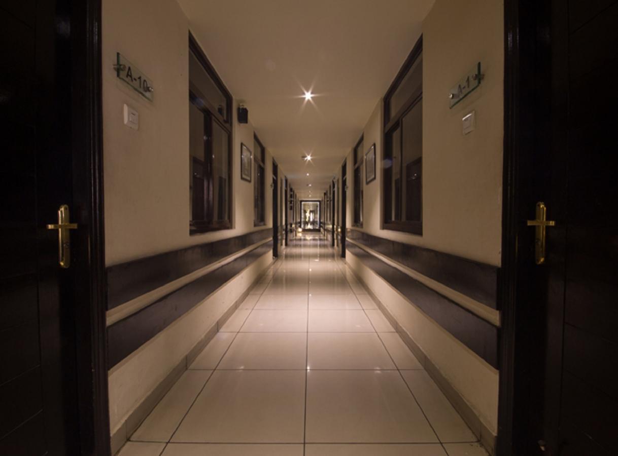 Anr Hotels Лакнау Екстериор снимка