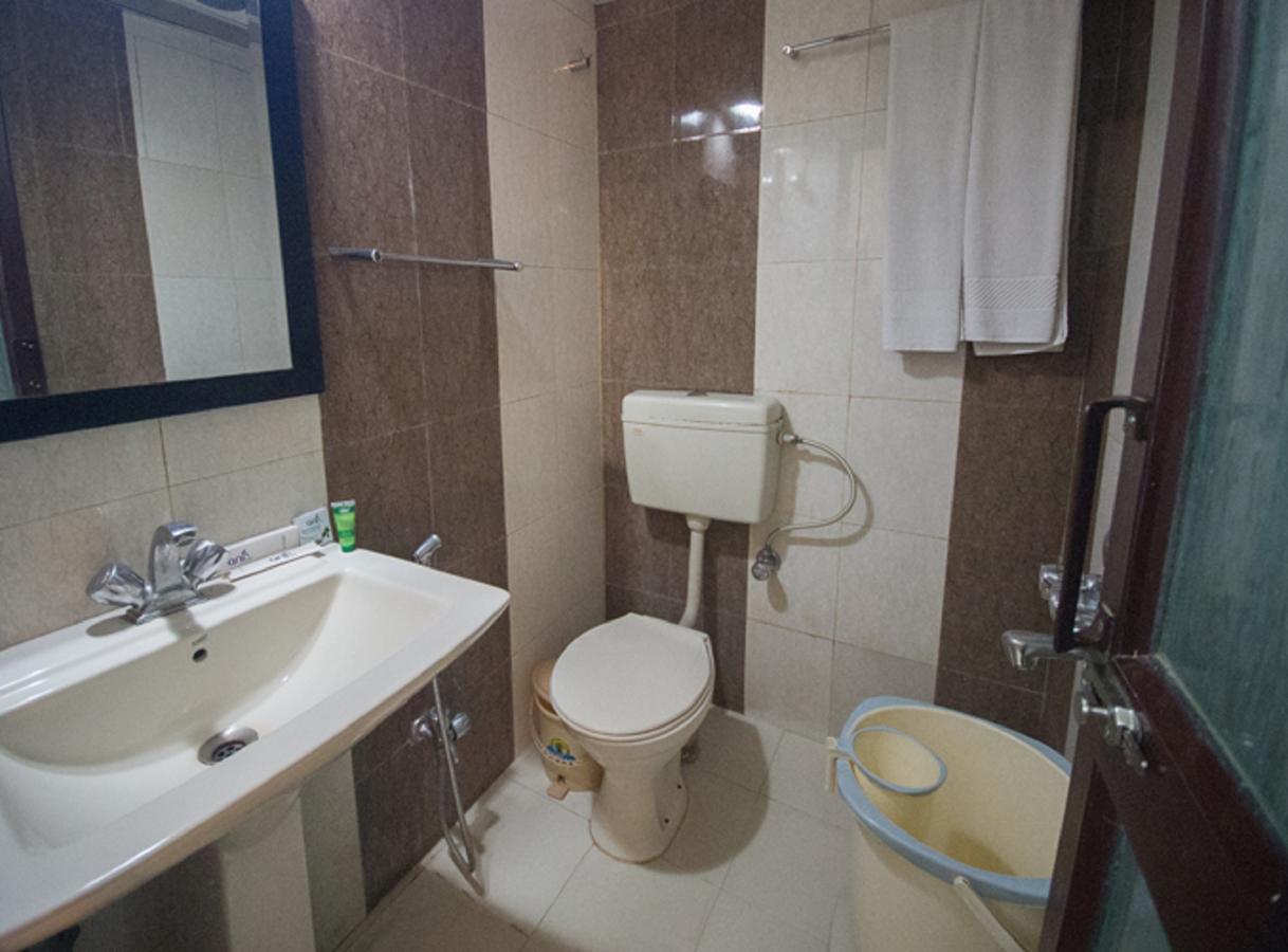 Anr Hotels Лакнау Екстериор снимка