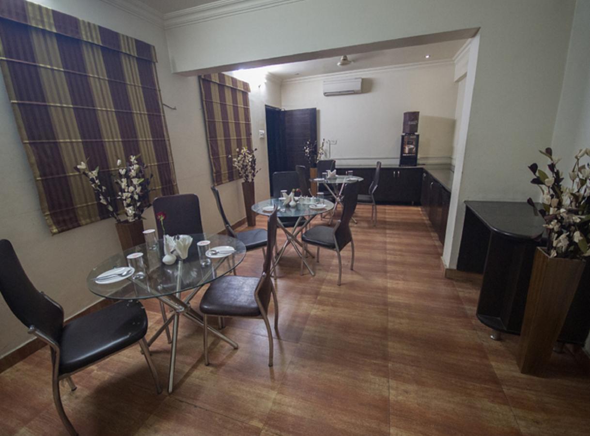 Anr Hotels Лакнау Екстериор снимка