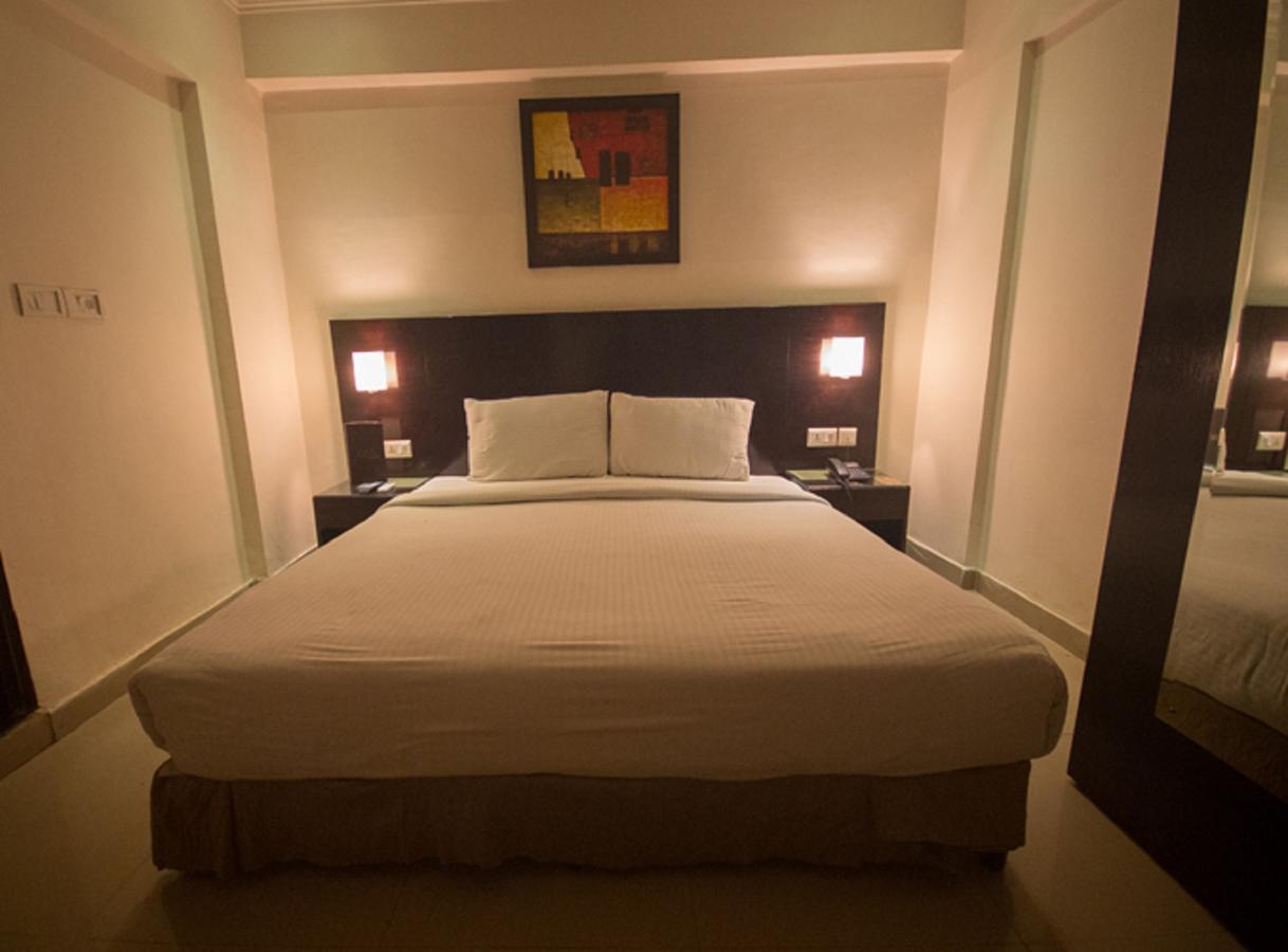 Anr Hotels Лакнау Екстериор снимка